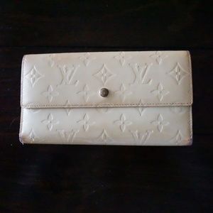 LOUIS VUITTON Perle Monogram Vernis Porte-Tresor International Wallet